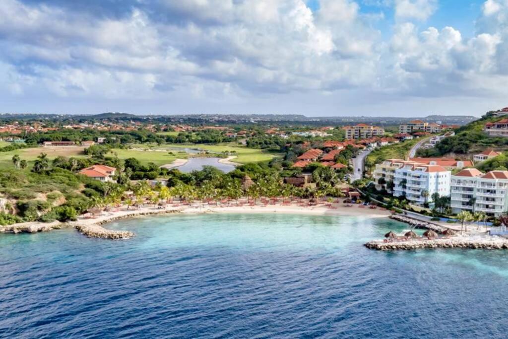 Blue Emerald On Blue Bay Beach Exterior photo