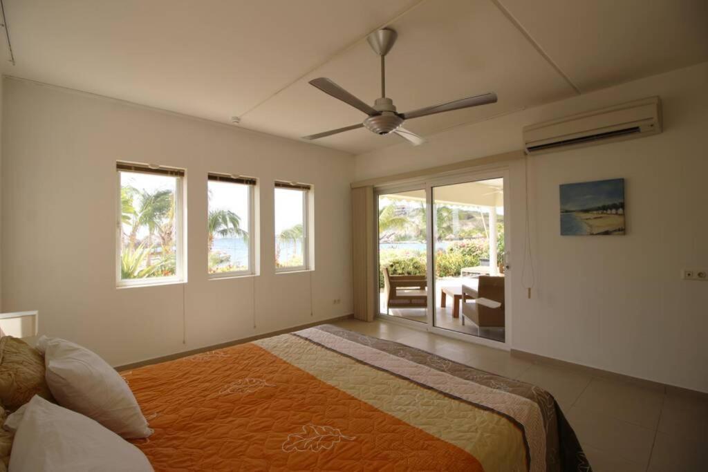 Blue Emerald On Blue Bay Beach Exterior photo