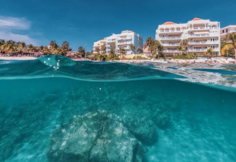 Blue Emerald On Blue Bay Beach Exterior photo