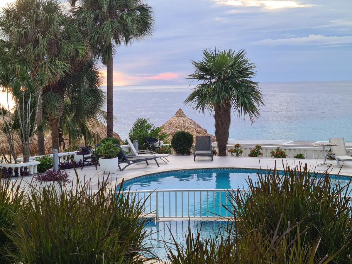Blue Emerald On Blue Bay Beach Exterior photo